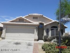 Building Photo - 2336 E Aire Libre Ave