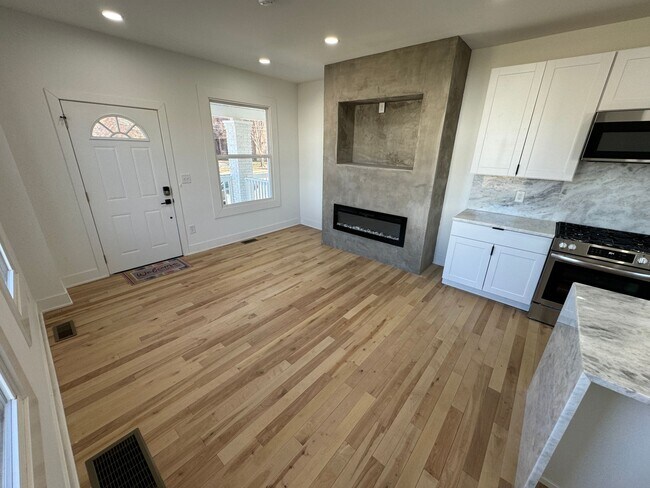 Building Photo - 2 Bedroom - Weiland Park