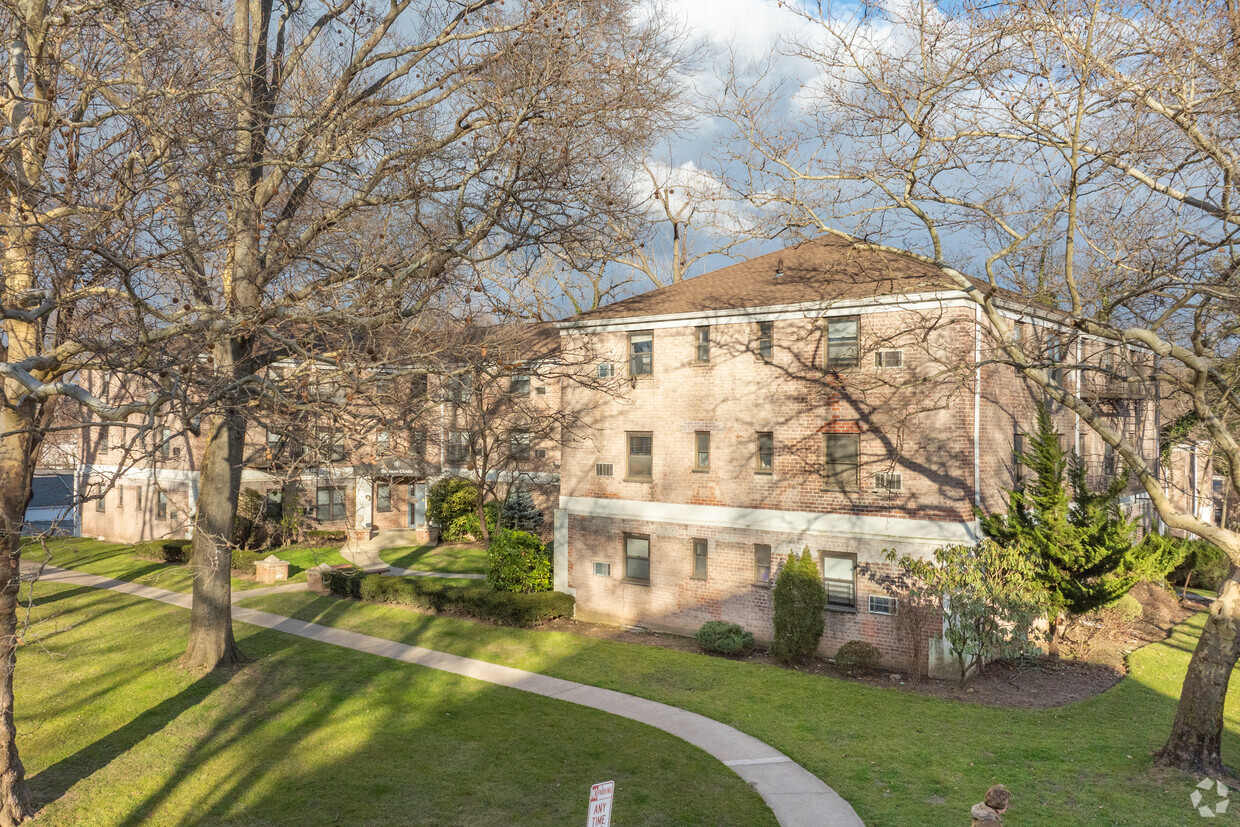 2 East Mill Drive - Great Neck Terrace Apartments