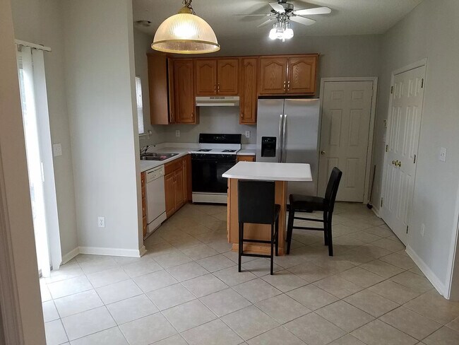 Foto del edificio - Room in Single Family Home on Blueshot Ct