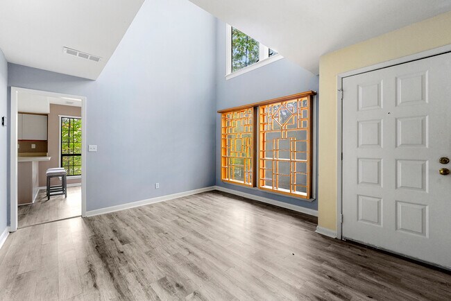 Building Photo - 3000 Steeplechase Dr