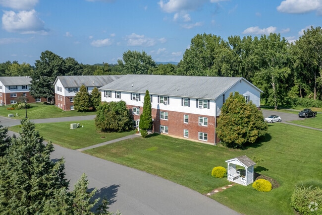 Country Gardens grounds - Country Garden Apartments