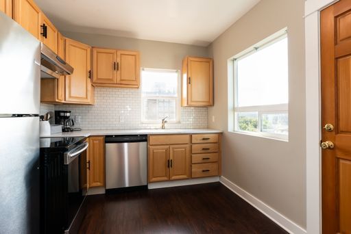 Foto del edificio - Bright 2 bedroom 1 bathroom Queen Anne Apartment with skyline views