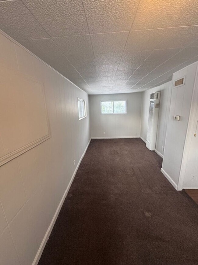 Building Photo - Great home in Waynedale!