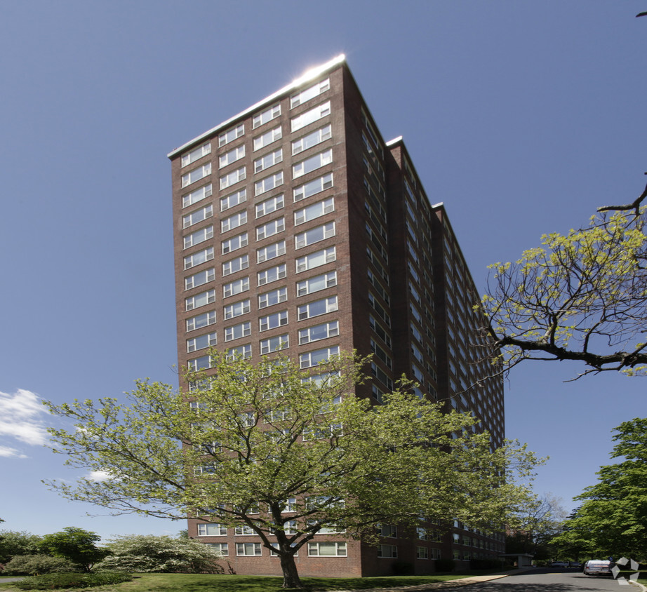 Foto del edificio - Fresh Meadows Senior Program