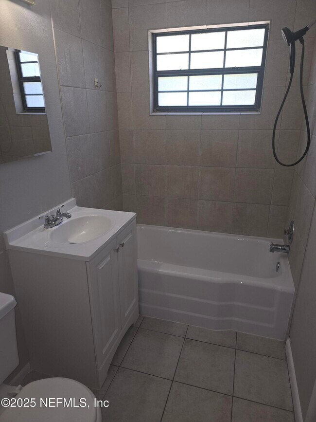 Foto del edificio - 255 Woodside Dr