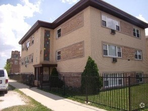 Building Photo - 3057 N Narragansett Ave