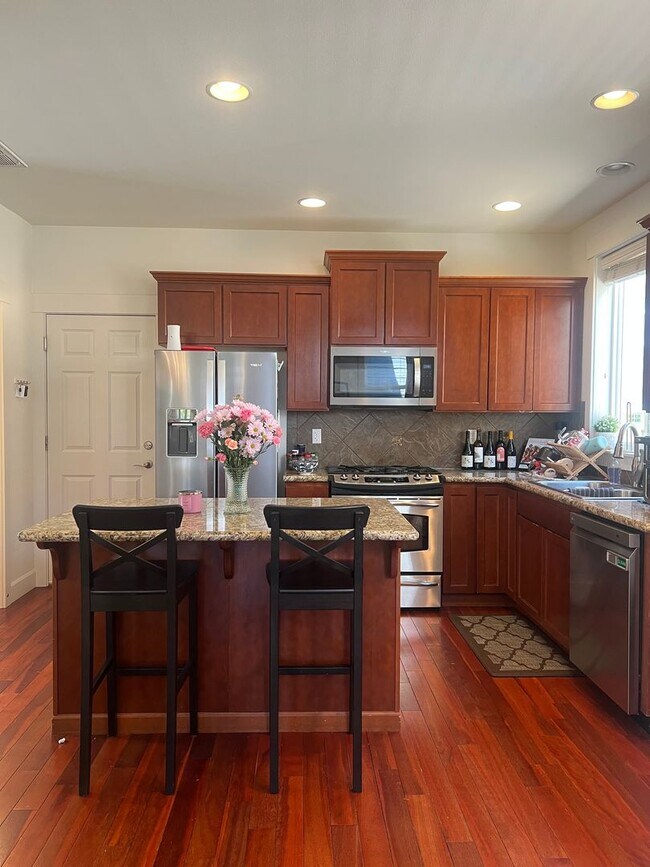 Foto del edificio - Stunning Trilevel home Woodinville!