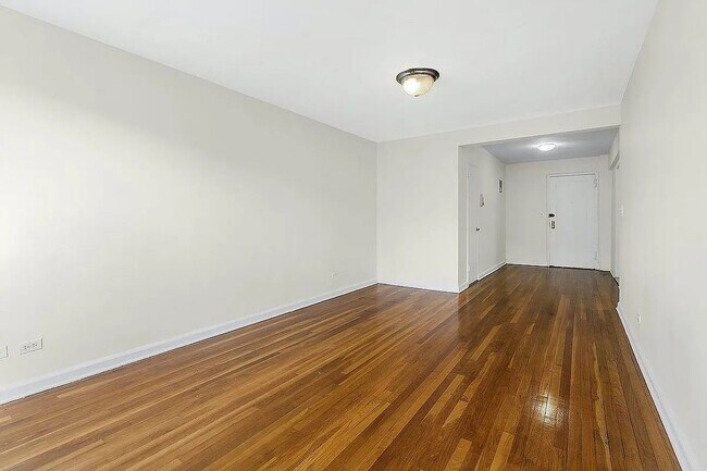 Foto del edificio - 2104 Holland Ave