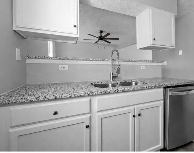 Building Photo - Excellent condition! 3 bedroom house in SE Raleigh