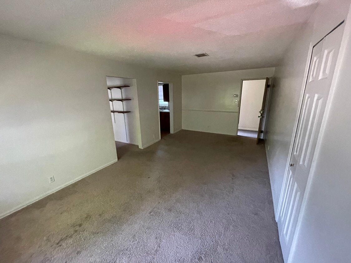 Primary Photo - 1001 N Tillotson Ave