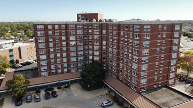 Building Photo - 8975 W Golf Rd