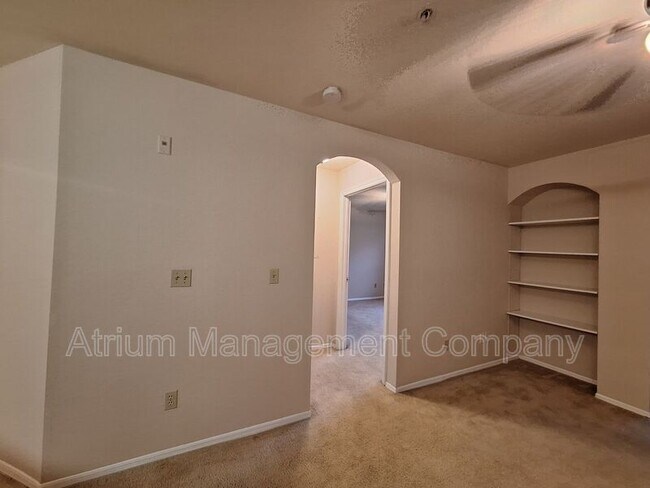 Building Photo - 829 Camargo Way
