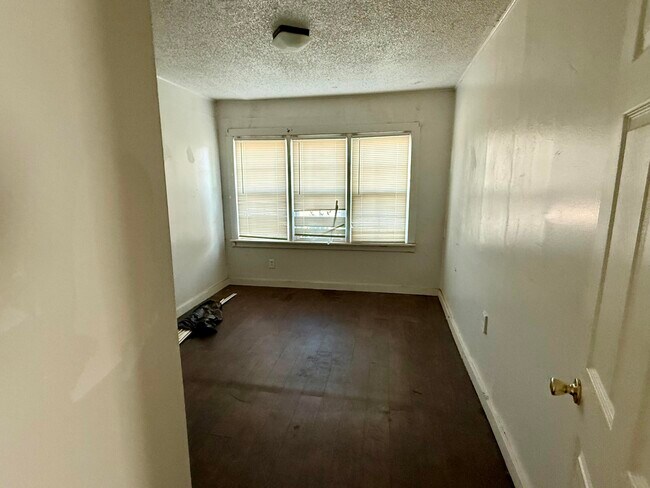 Building Photo - 6117 20th St