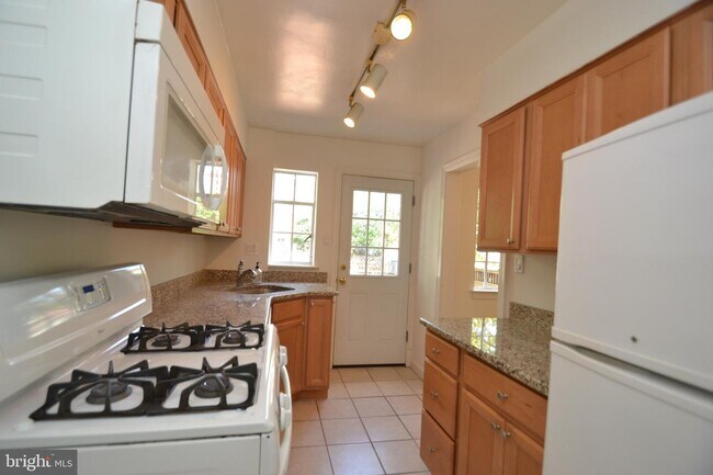 Foto del edificio - 807 Chetworth Pl