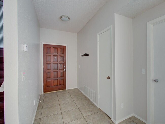 Foto del edificio - 8402 Tallwood Dr