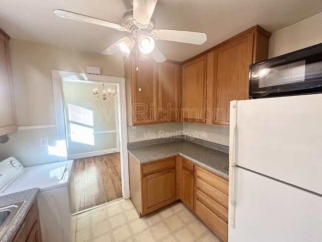Foto del edificio - 2705 Dellrose Ave