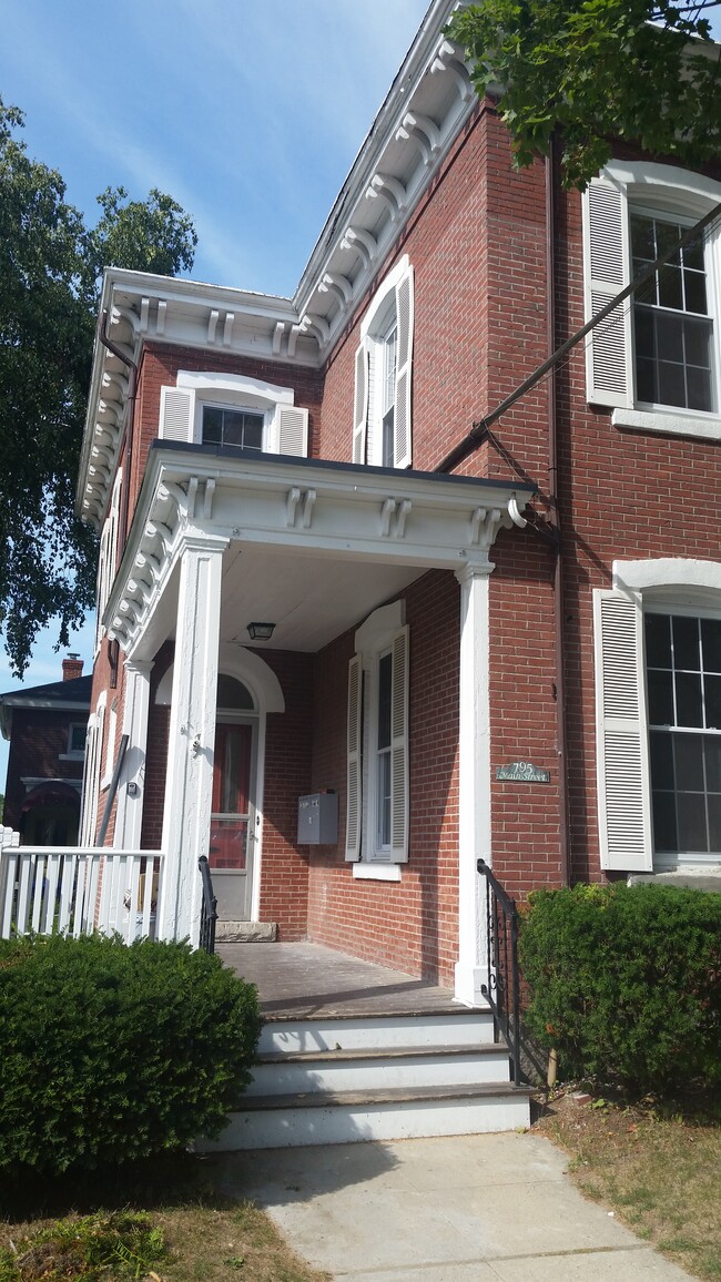 Foto del edificio - 795 Main St