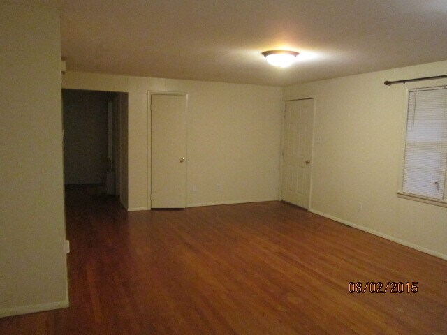 Coat closet in living room - 1100 Woodland St