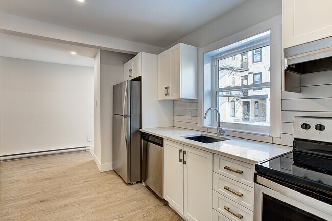 Building Photo - H5941