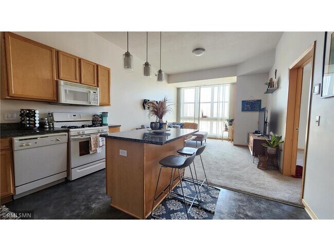 Foto del edificio - 2650 University Ave W