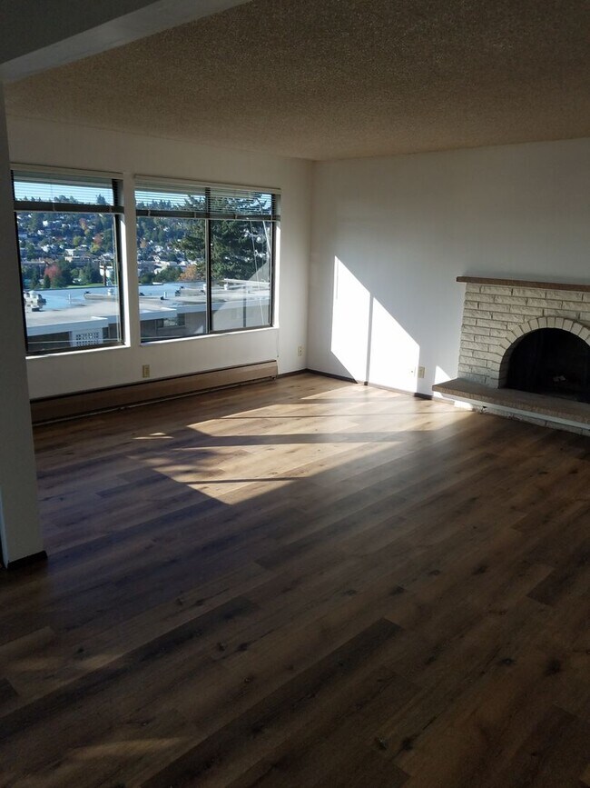 Building Photo - Leasing Only- 2517