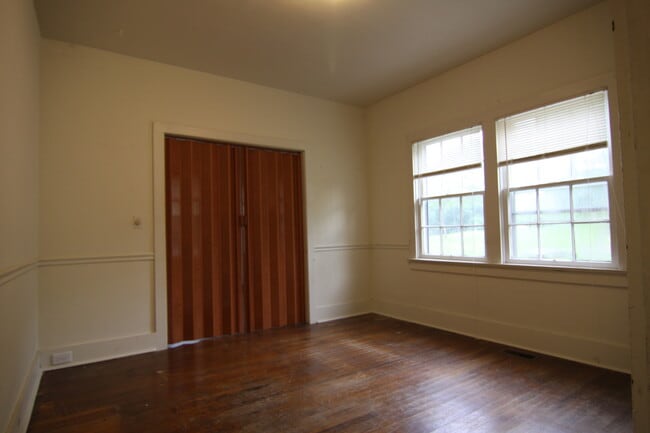 Building Photo - 2 Bedroom Home For Rent 1 Block From APSU!
