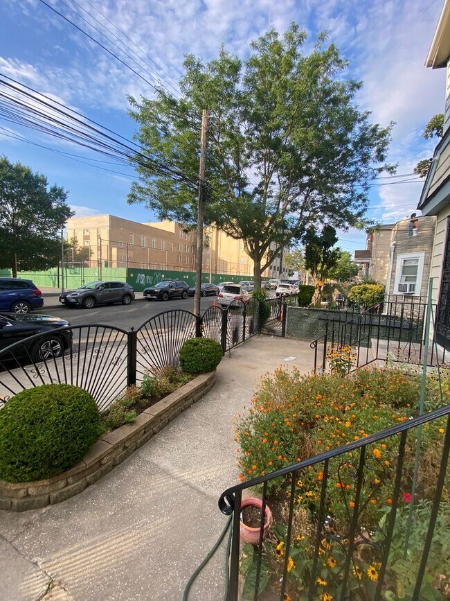 Foto del edificio - 145-33 Glassboro Ave