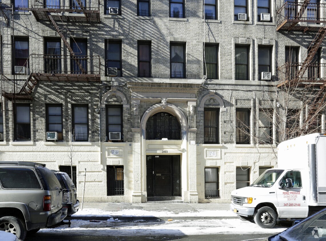 Foto del edificio - 2403 Creston Avenue Apartments