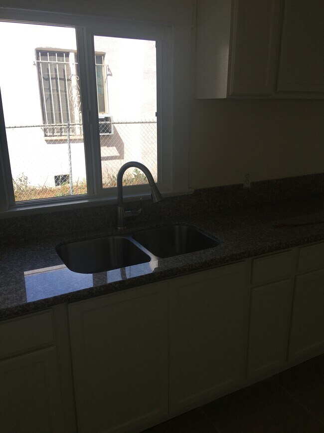 Foto del edificio - 1700 W 14th St