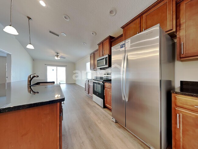 Building Photo - 636 Glendale Ln