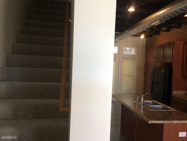 Building Photo - 2 br, 1.5 bath Townhome - 4430 3rd St