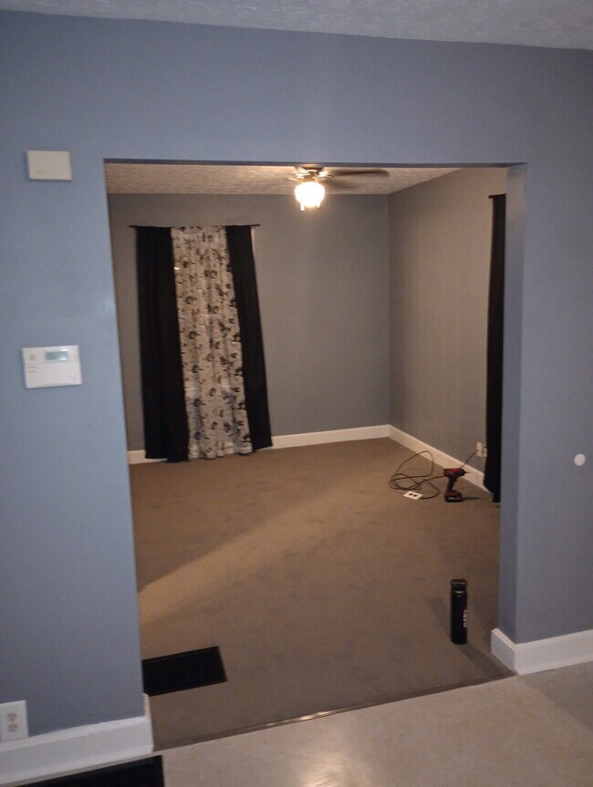 Sala delantera de la planta baja - 3308 Kirby Ave