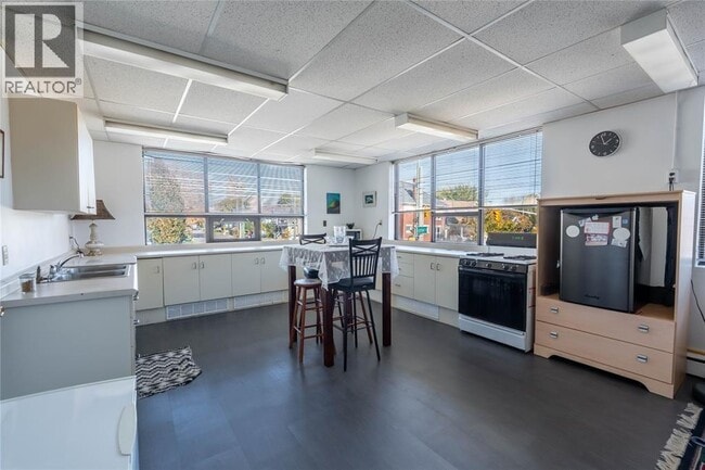 Building Photo - 219 Lochiel St