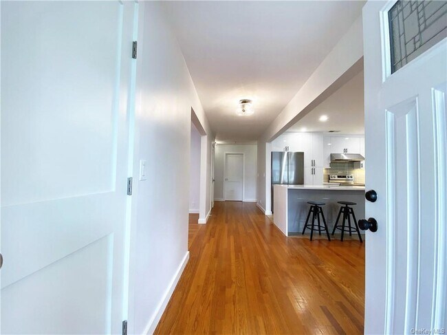 Building Photo - 26 Glen Oaks Dr