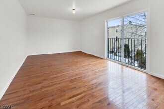 Building Photo - 58 1st St