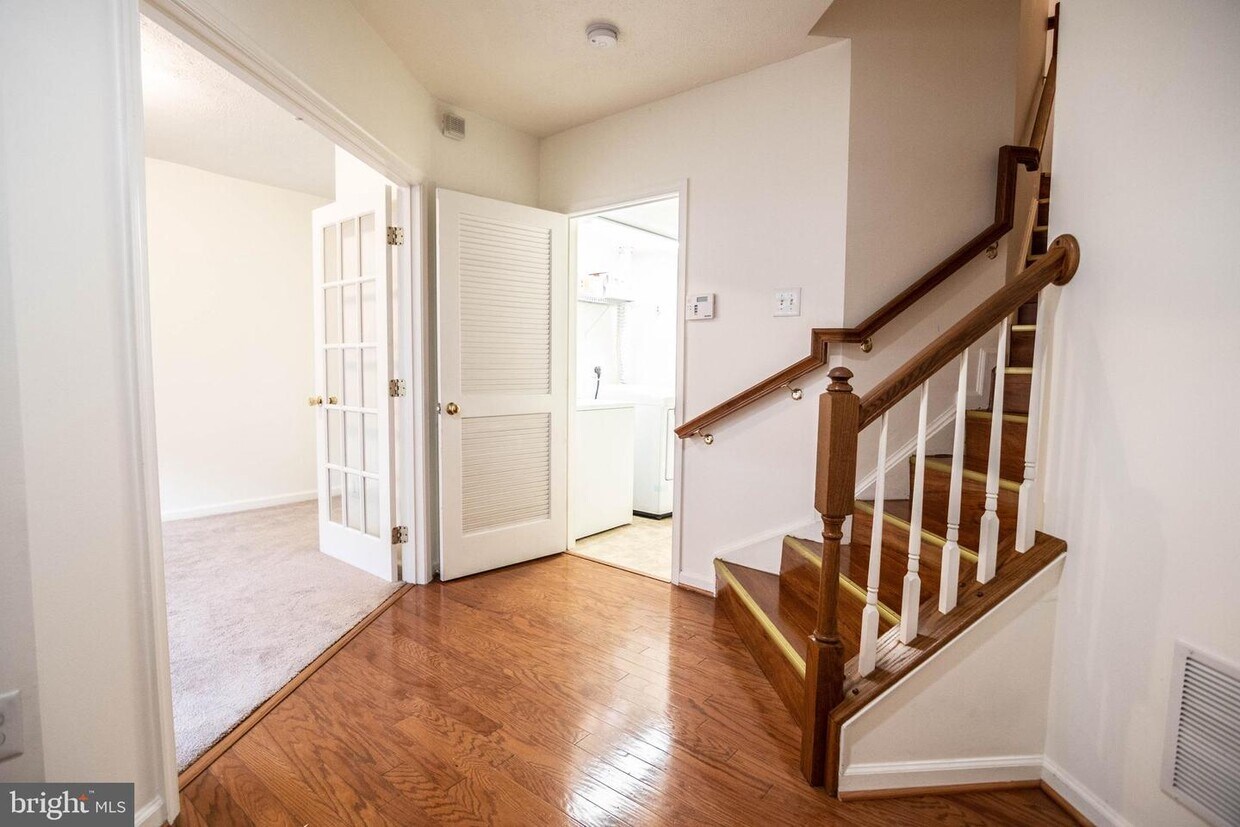 Primary Photo - 1516 Martock Ln