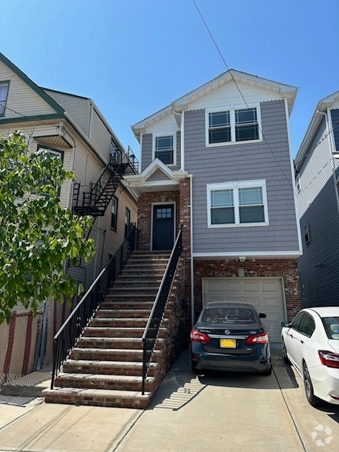 Building Photo - 942 Flora St