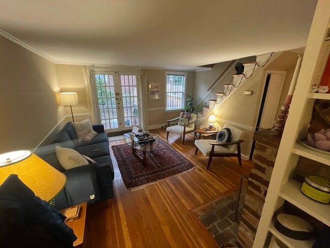 Building Photo - Historic 2BR 1Bath Rowhome in one of DC's ...