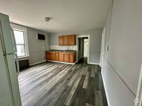 Building Photo - 112 Charles St