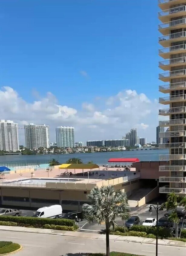 Foto principal - 250 174th St