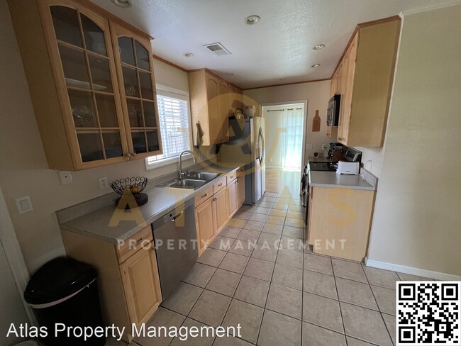 Foto del edificio - 3 br, 1 bath House - 3306 Macleod St