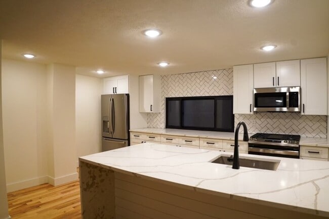 Luxury 2 bed 2 bath, amazing Southside loc... - Luxury 2 bed 2 bath, amazing Southside loc... House