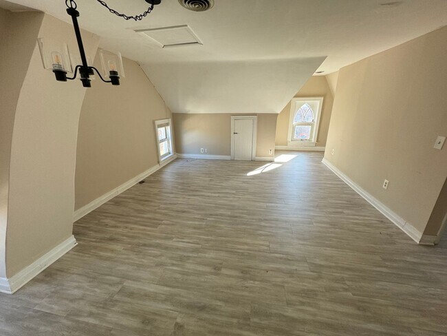 Foto del edificio - 102 N Front St, 3rd Fl, New Freedom PA 17349