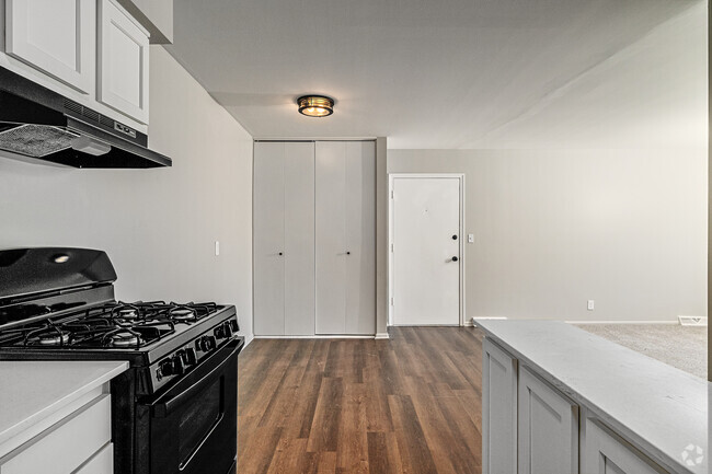 2BD, 1BA - 780SF - Harris & Cross Apartments