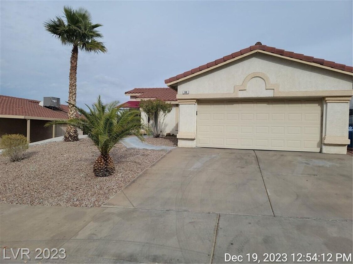 BRIGHT AND AIRY SINGLESTORY IN HENDERSON House Rental in Henderson