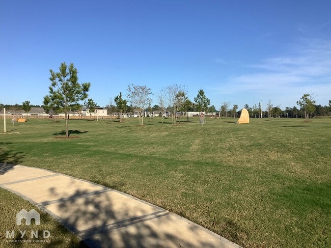 Building Photo - 15430 Maple Ter Dr