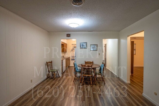 Building Photo - Charming 2-Bedroom Oasis in the Heart of Coffeyville