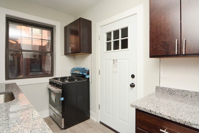 Building Photo - 1133 Maple Ave