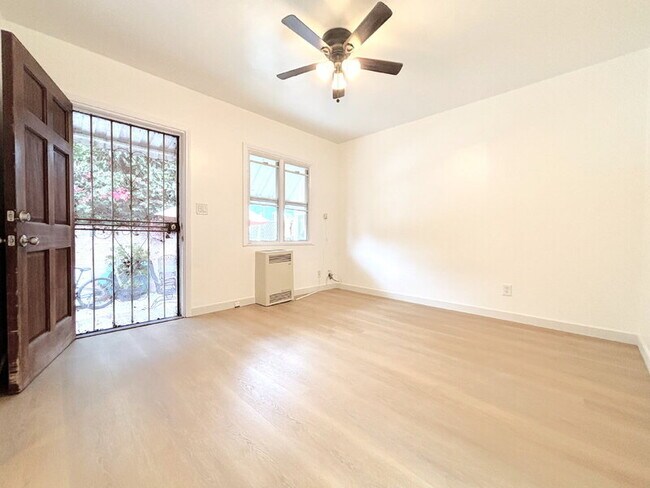 Foto del edificio - 725 E 81st St